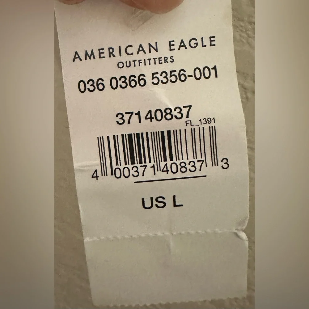 - Comfy & Cute, American Eagle cropped tank, size: L - Picture 3 of 3